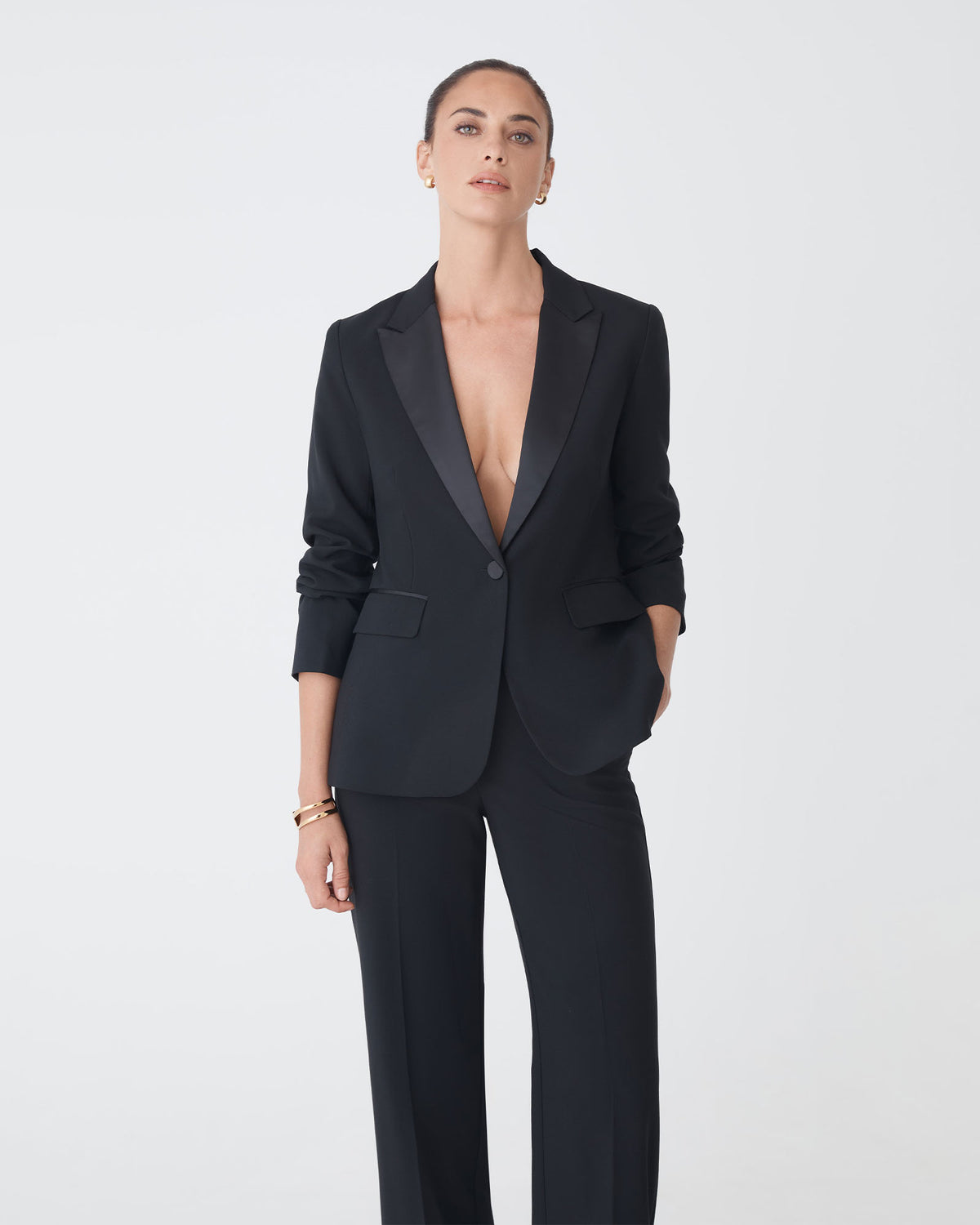 Eve Classic Blazer in black — close-up view