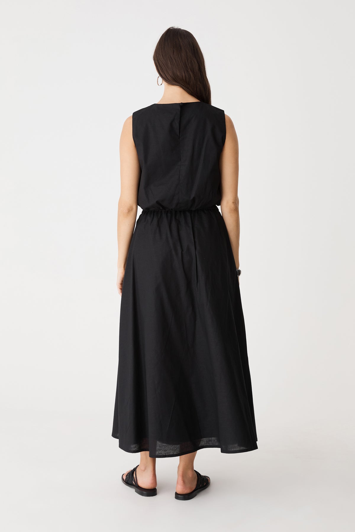 Back view of the black Kenya 2 Ruched Linen Top with keyhole and loop button