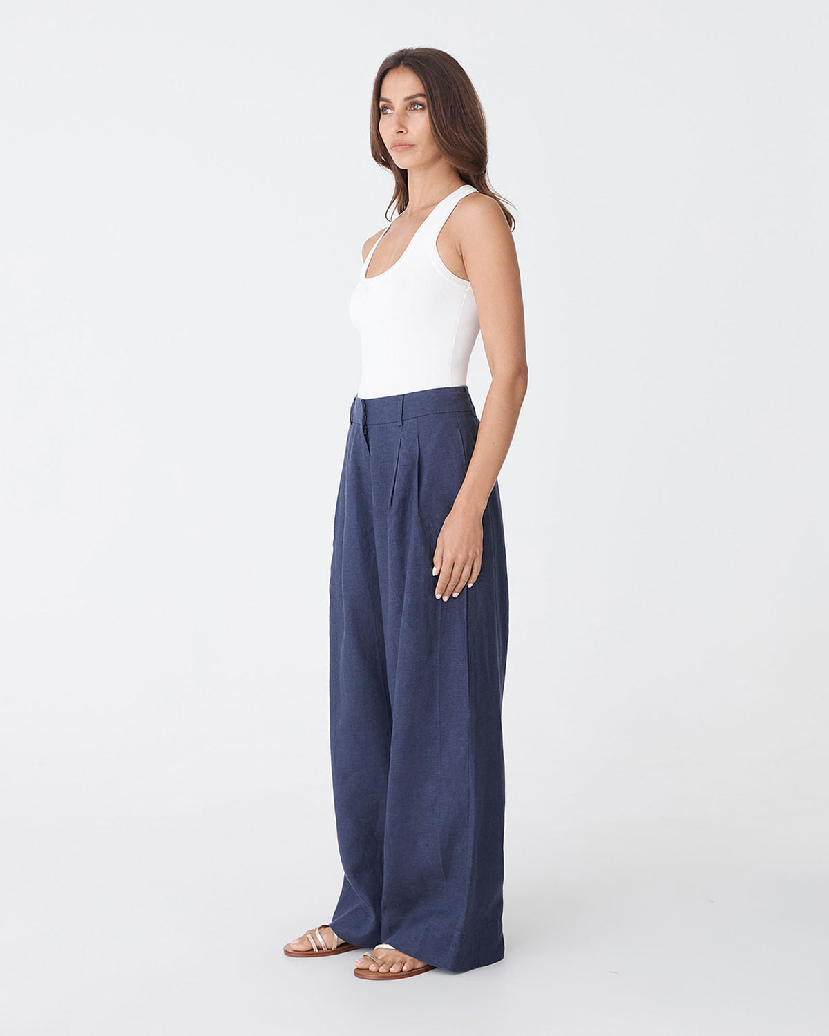 Ami Wide Leg Linen Pants in wash navy — side view