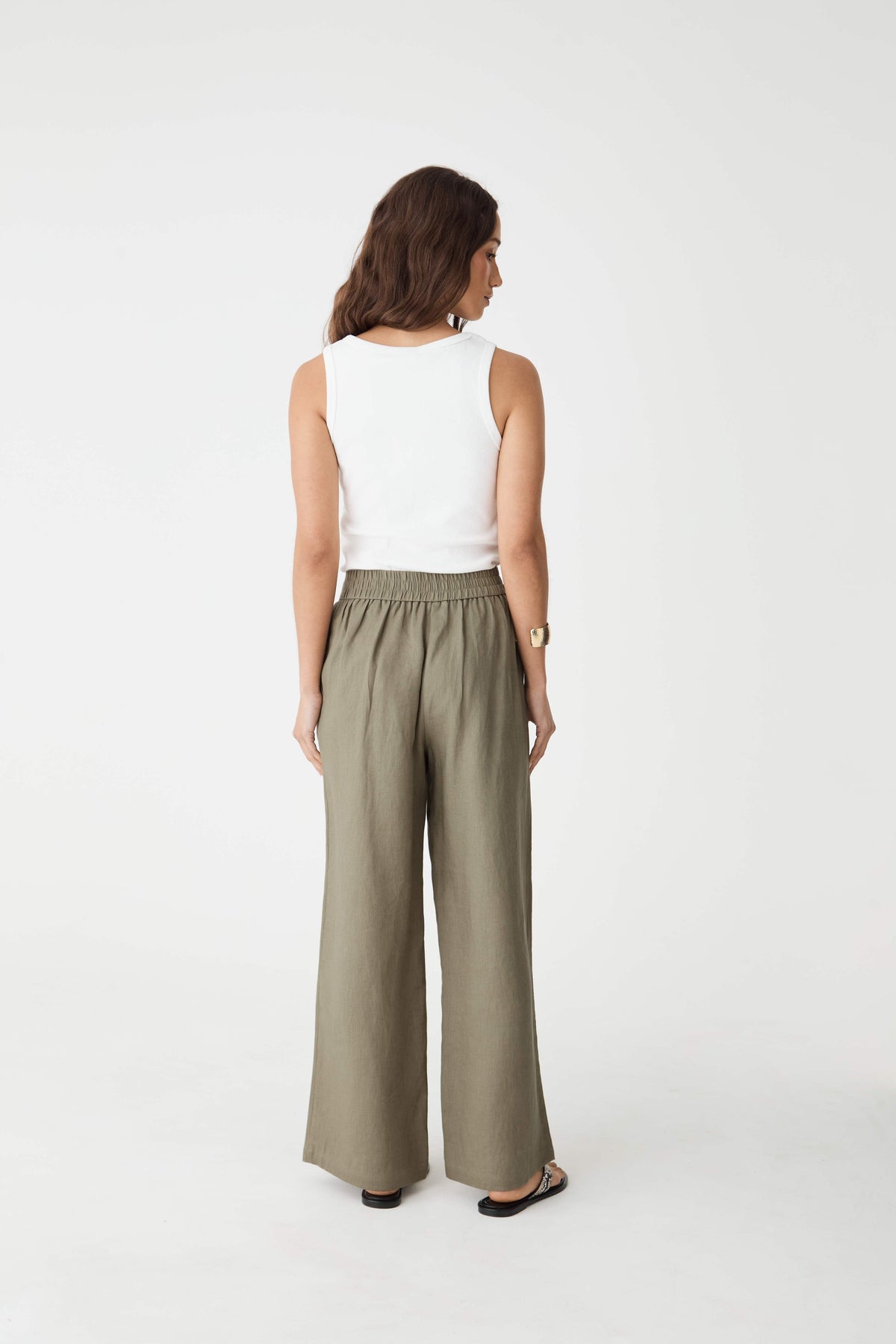 Back view showing the elasticated back waistband of the oregano Ami Linen Elastic Back Pants